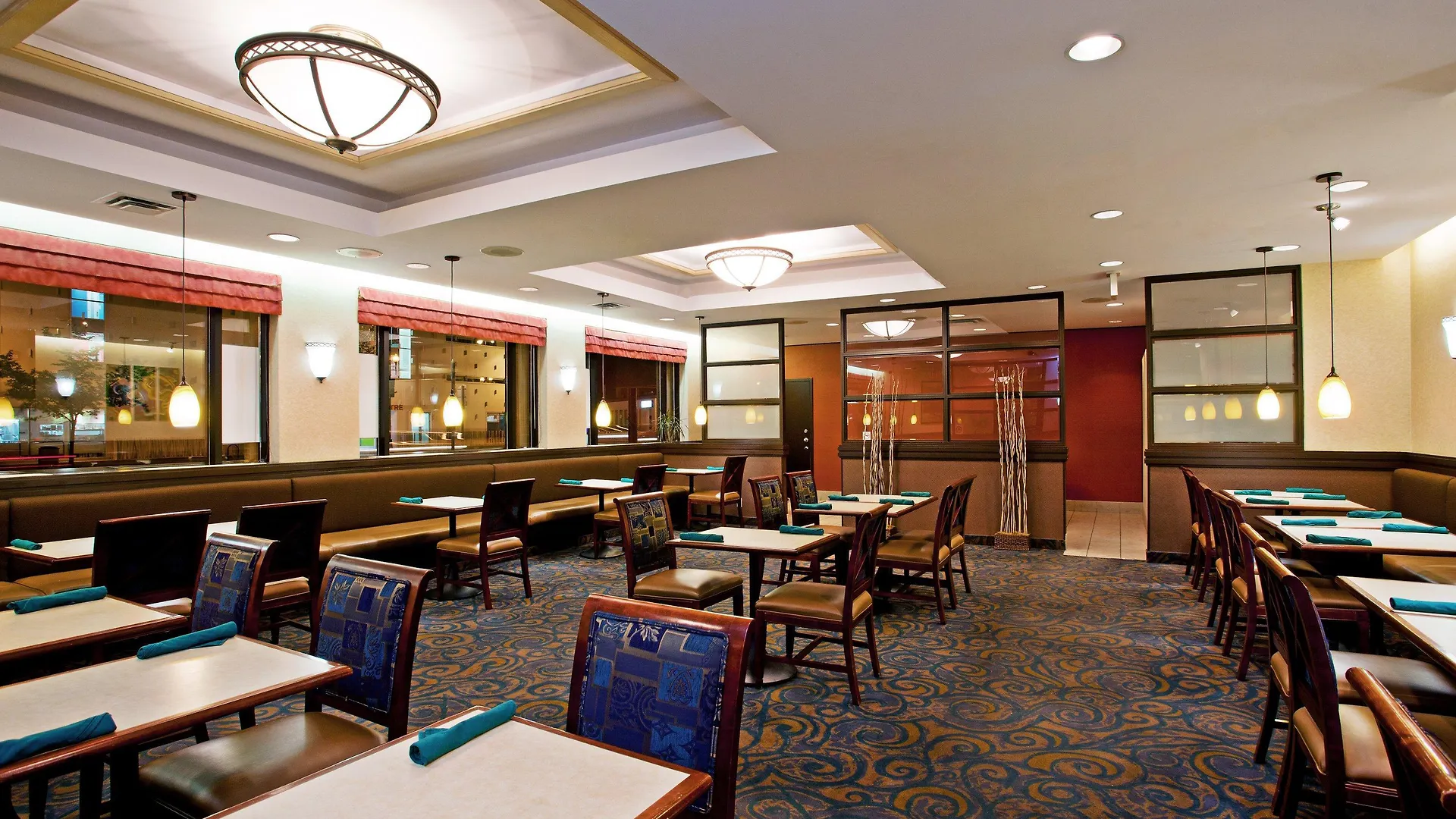 Holiday Inn & Suites Winnipeg Downtown By Ihg 3*,