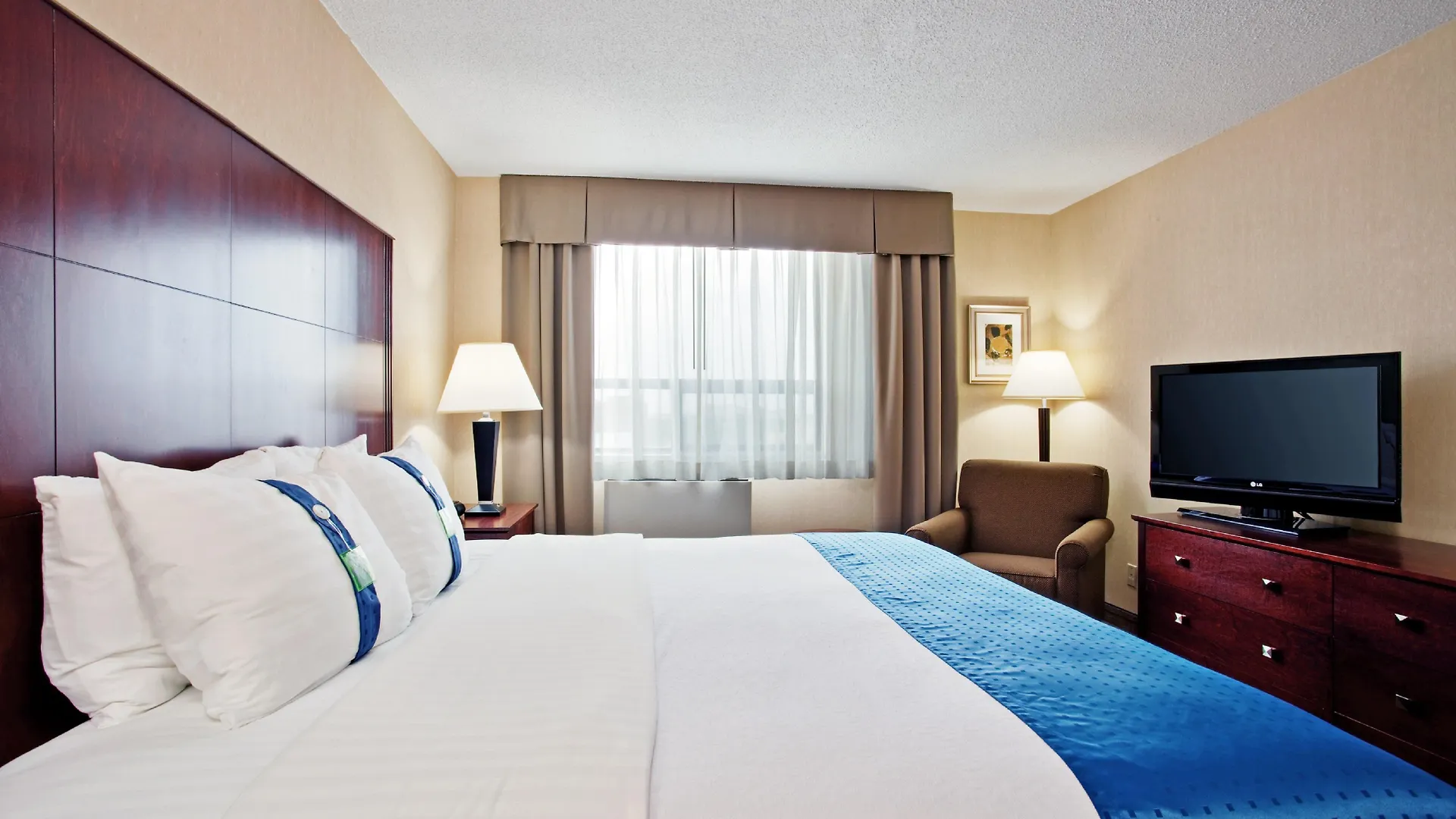 Holiday Inn & Suites Winnipeg Downtown By Ihg 3*,