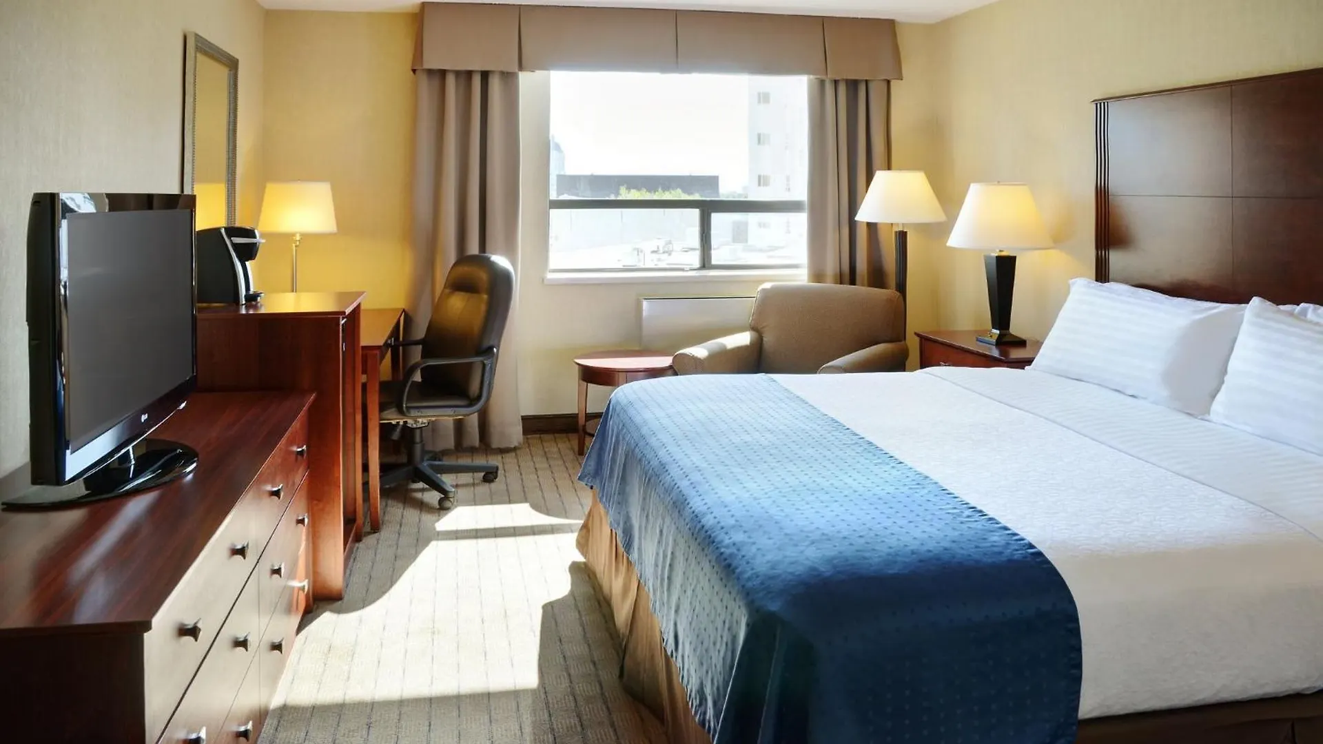 Holiday Inn & Suites Winnipeg Downtown By Ihg Hotel