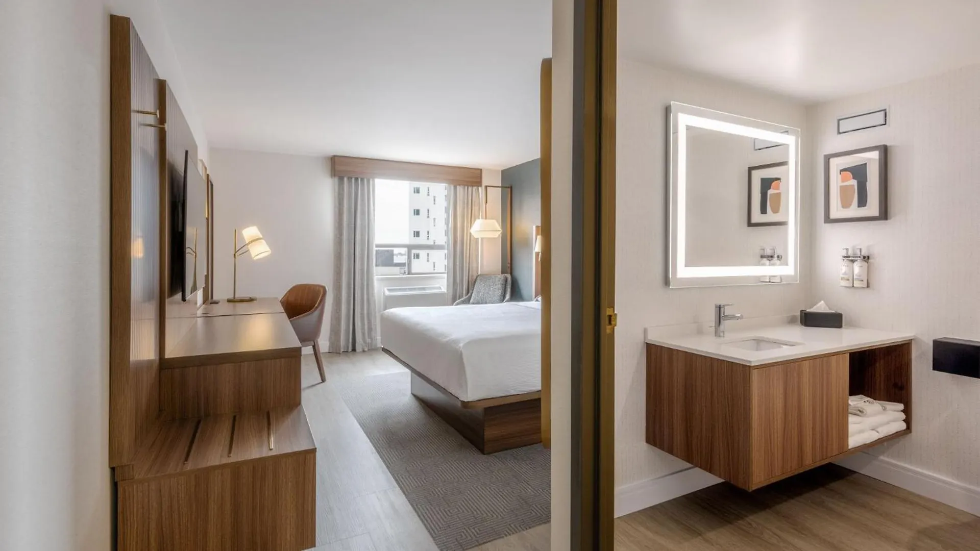 Holiday Inn & Suites Winnipeg Downtown By Ihg