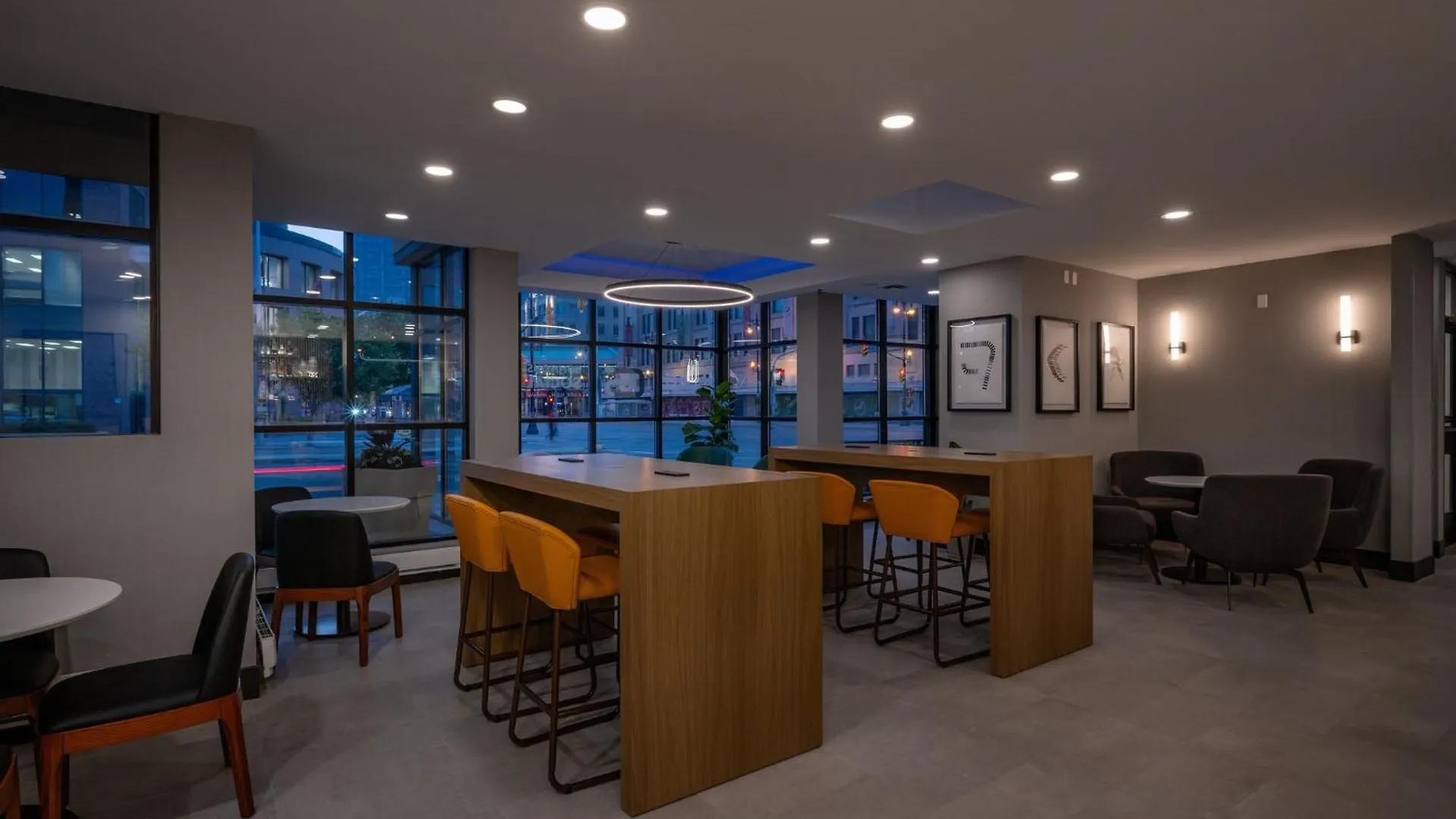 Hotel Holiday Inn & Suites Winnipeg Downtown By Ihg