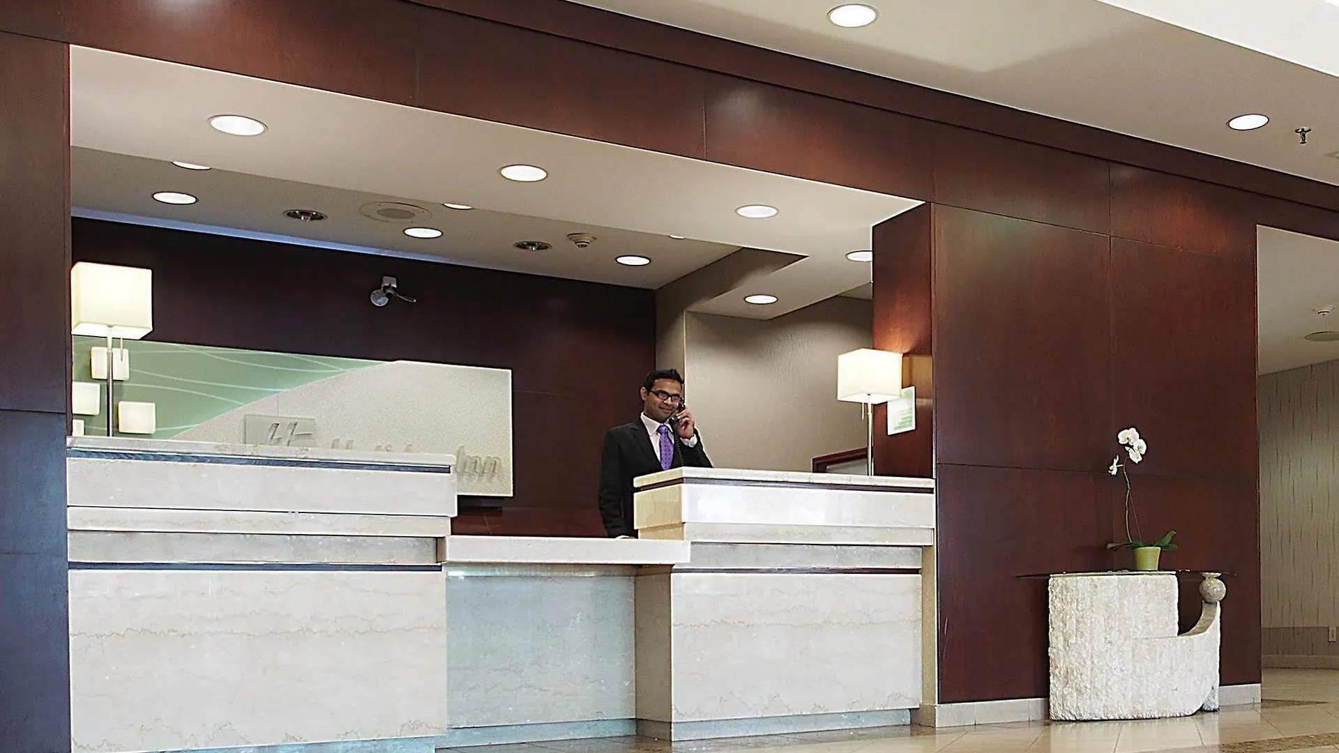 Holiday Inn & Suites Winnipeg Downtown By Ihg 3*,