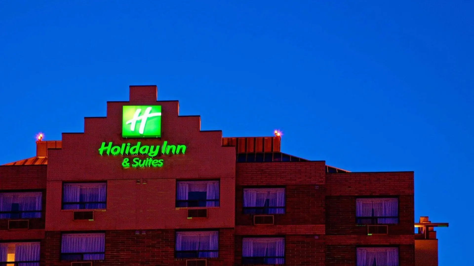 Holiday Inn & Suites Winnipeg Downtown By Ihg 3*,