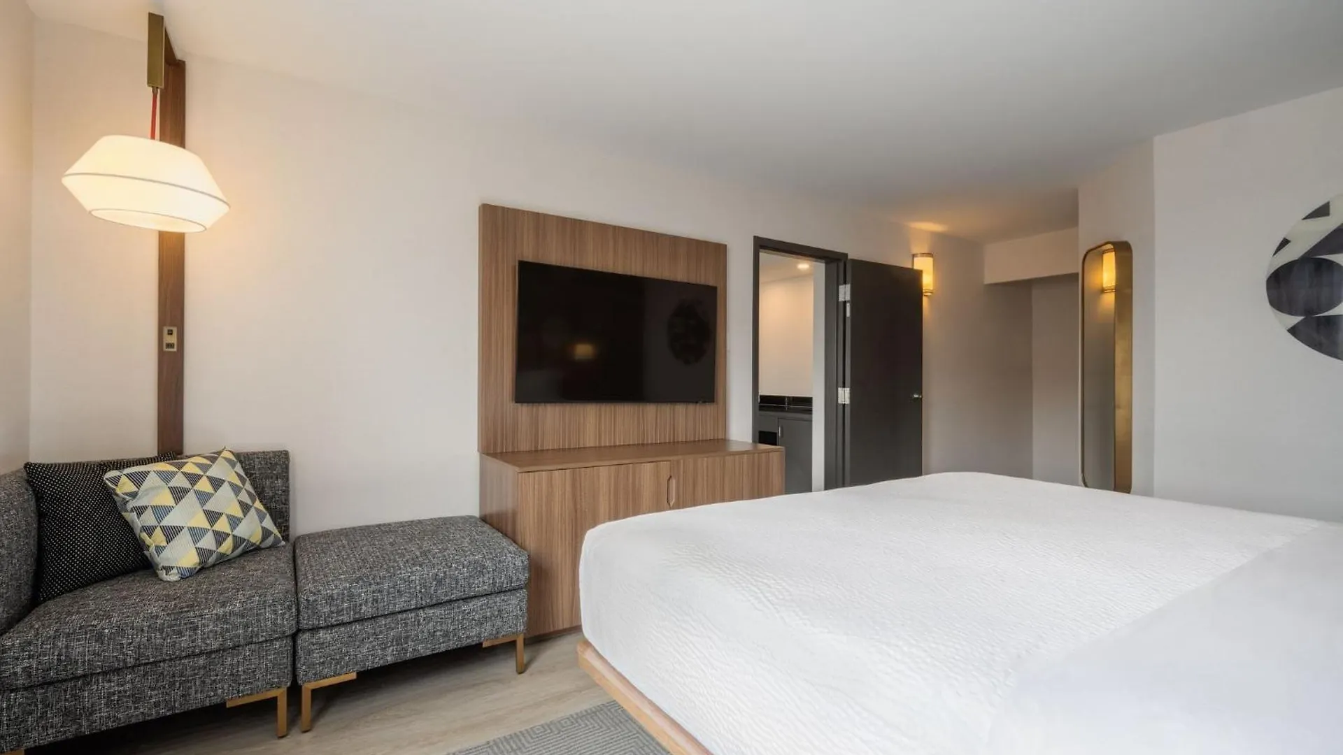 Holiday Inn & Suites Winnipeg Downtown By Ihg Hotel
