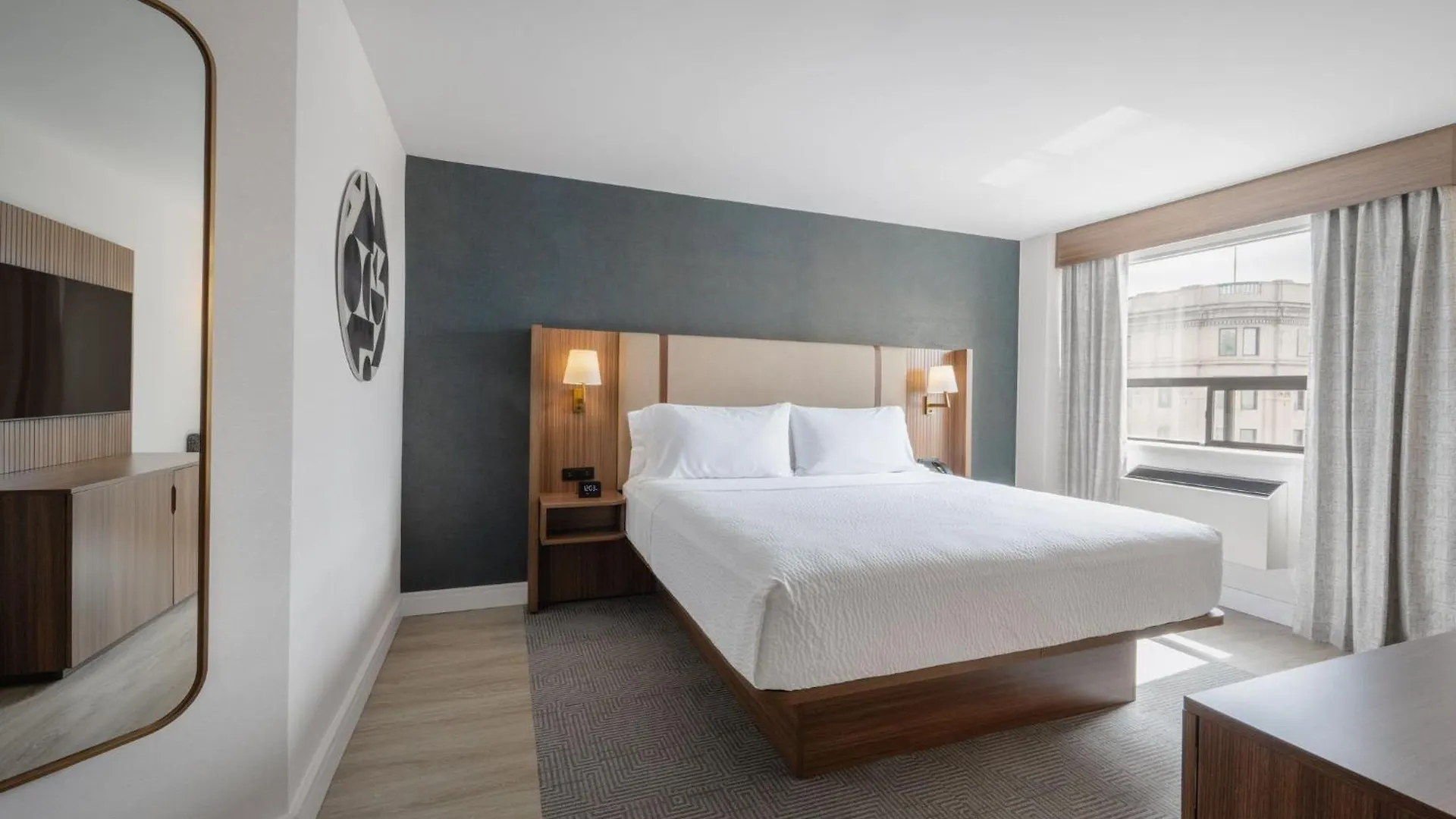 Holiday Inn & Suites Winnipeg Downtown By Ihg Hotel